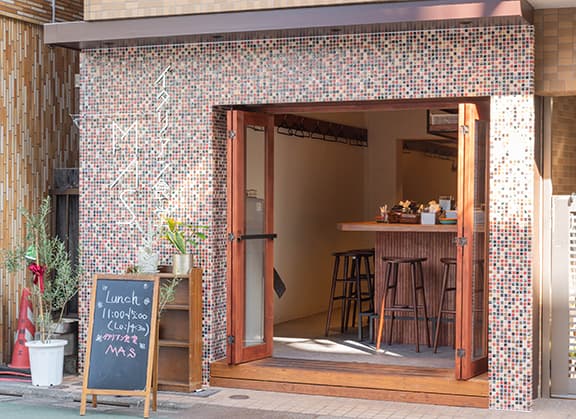 スペース 昼の外観